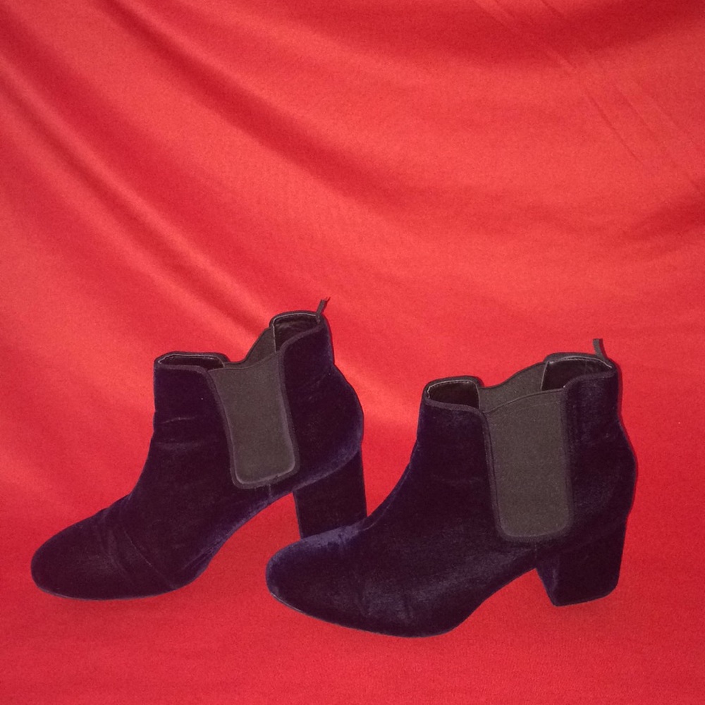 Blue velvet heels
